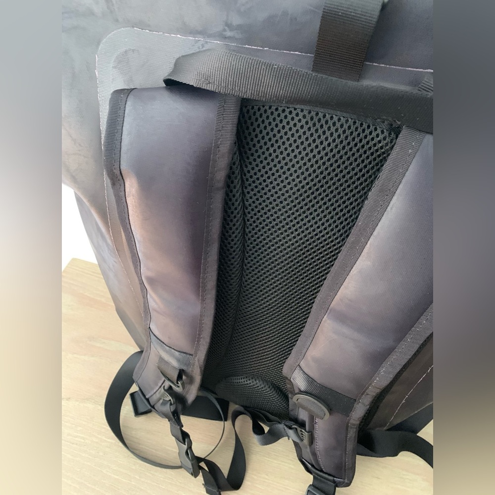 Mark & Graham WATERPROOF ROLL TOP BACKPACK - Picture 4 of 9